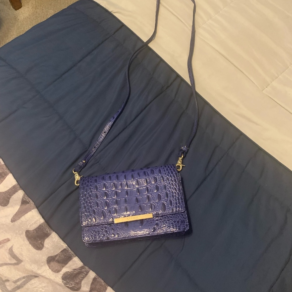 Brahmin Crossbody EUC, one small mark see zippered inside picture. 9x6x2.